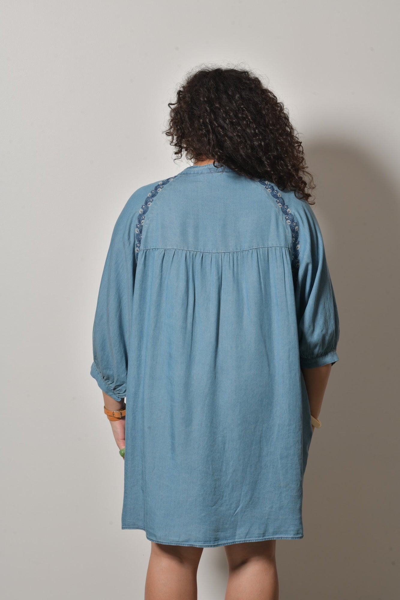 Robe brodée CHRYSALIDE fluide - Grande taille 44-58 - Denim