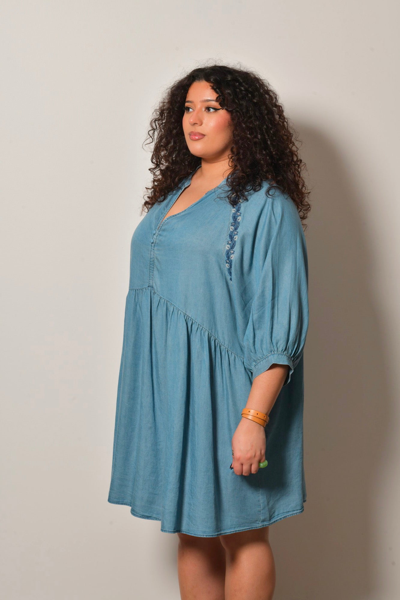 Robe brodée CHRYSALIDE fluide - Grande taille 44-58 - Denim